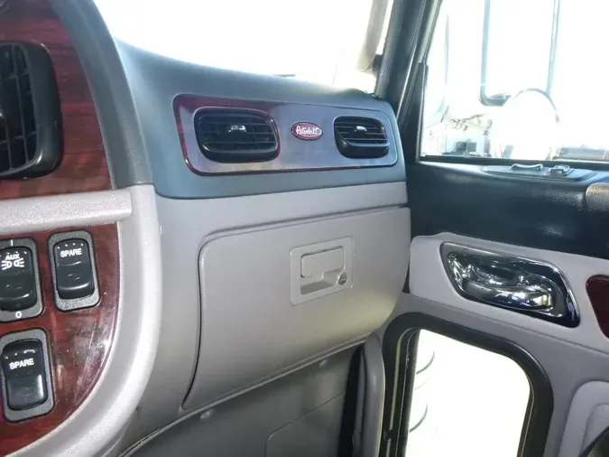 2021 Peterbilt 389