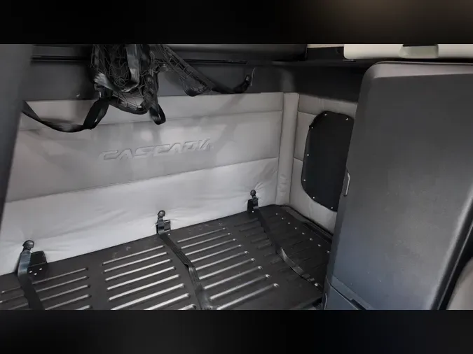 2020 FREIGHTLINER CASCADIA 126
