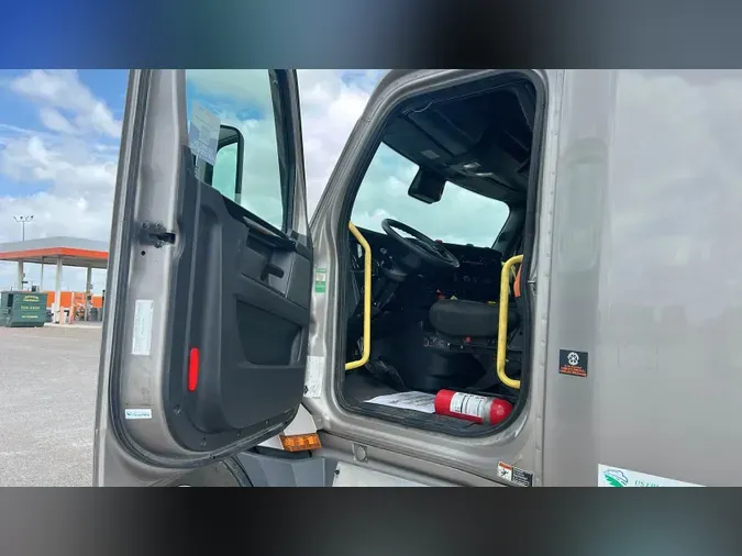 2023 Freightliner Cascadia 126