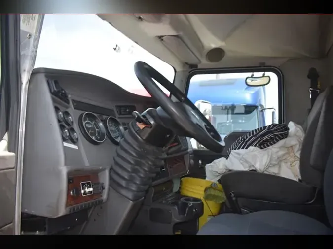 2009 KENWORTH T170