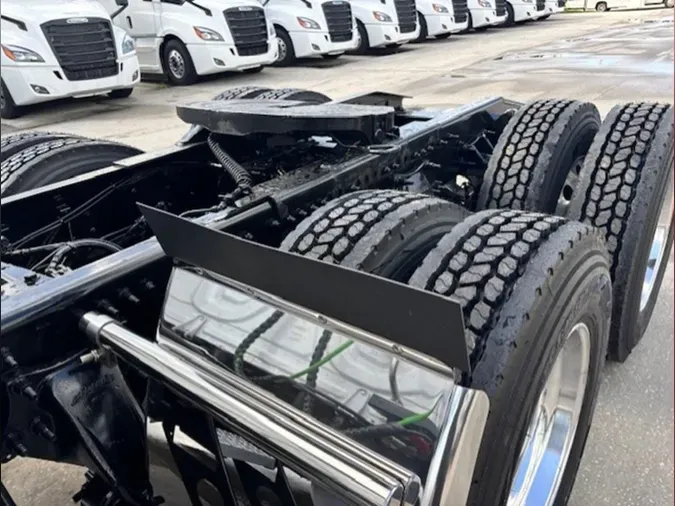 2023 Freightliner Cascadia 126