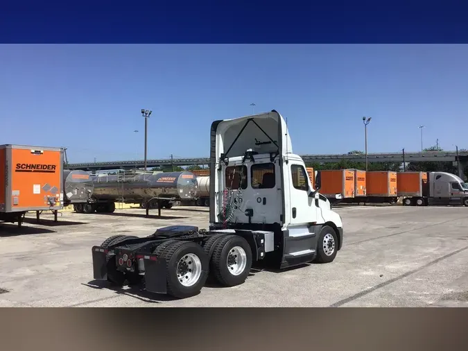 2020 Freightliner Cascadia 126