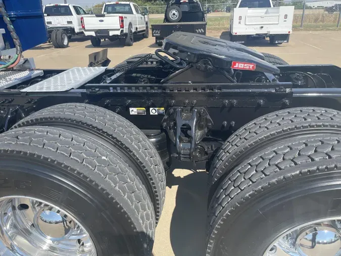 2024 Peterbilt 389