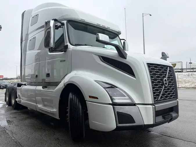 2023 VOLVO VNL760