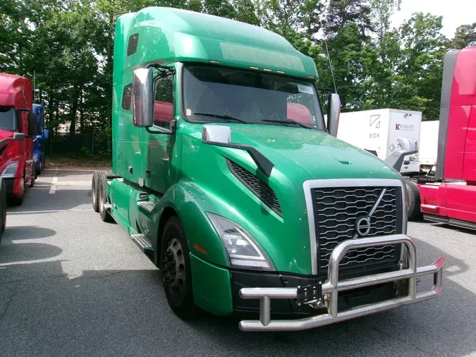 2021 VOLVO VNL64T760