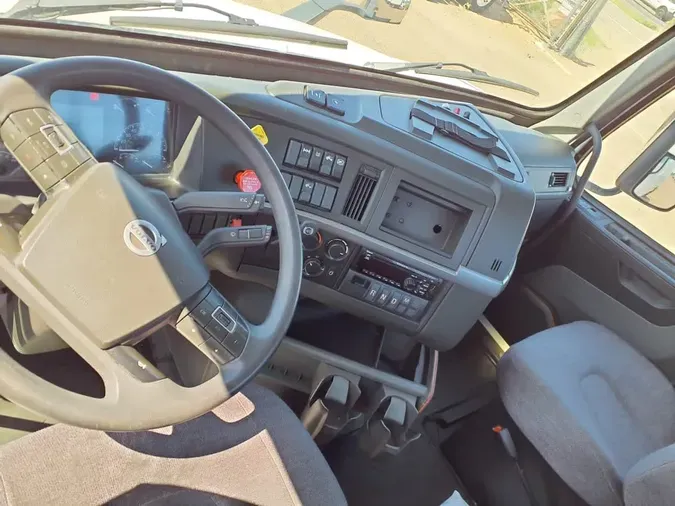 2019 VOLVO VNR42T 300