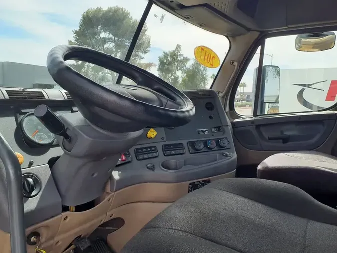 2017 FREIGHTLINER/MERCEDES CASCADIA 113
