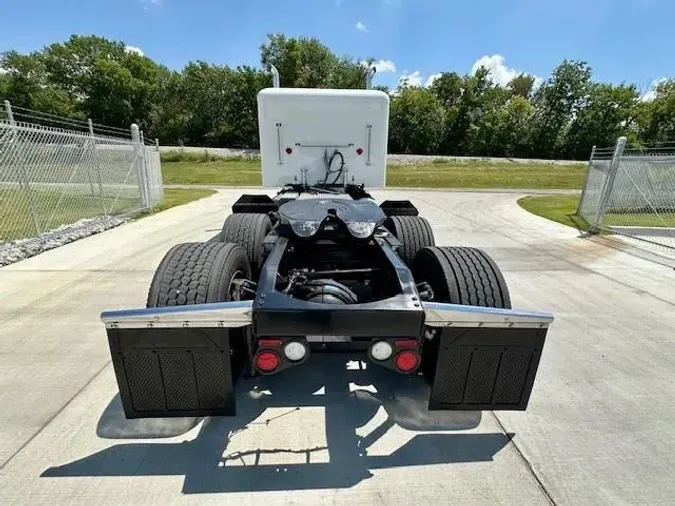 2023 Peterbilt 389