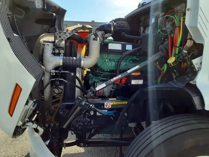 2020 VOLVO VNR64T-640