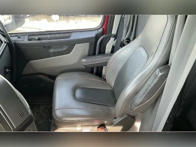 2024 VOLVO VNL64T860