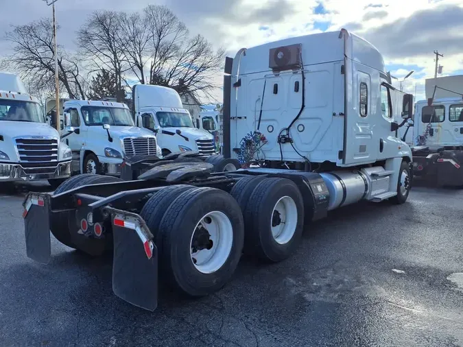 2020 FREIGHTLINER/MERCEDES CASCADIA 125