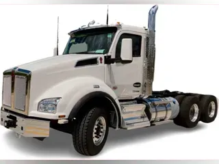 2025 Kenworth T880