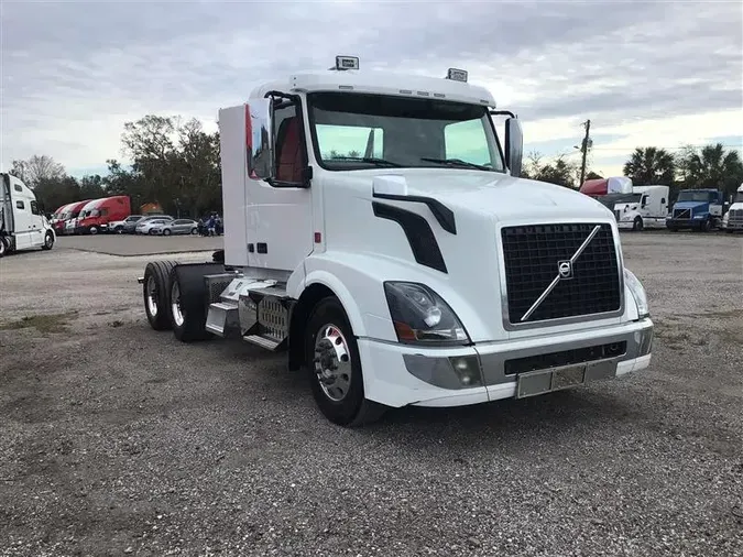 2017 VOLVO VNL300