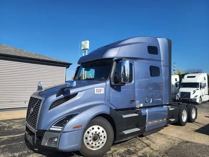 2022 VOLVO VNL64T760