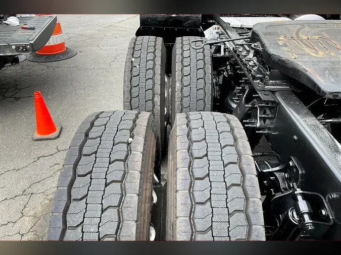 2022 INT LT625 6x4