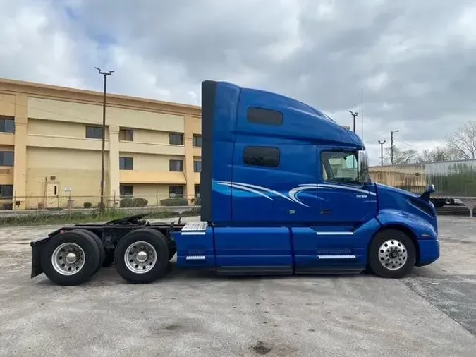 2022 Volvo VNL64T760