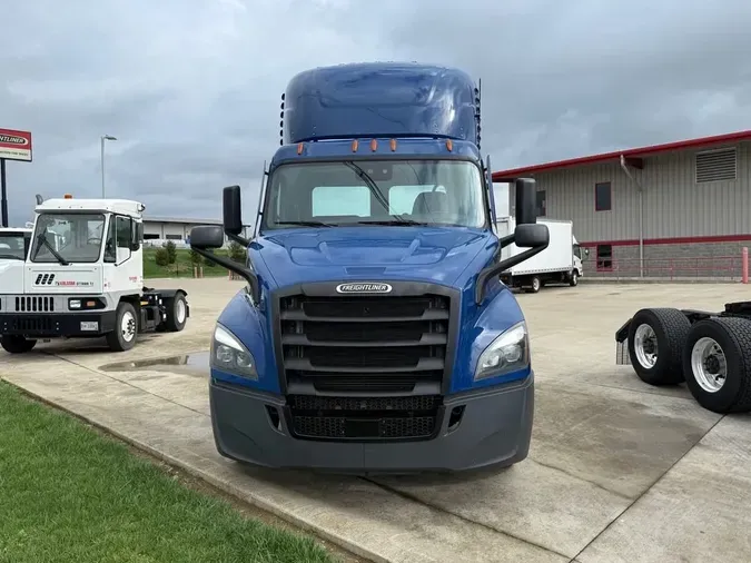 2021 Freightliner CASCADIA 116
