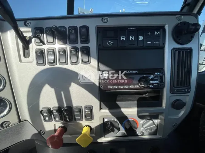 2018 MACK CXU613