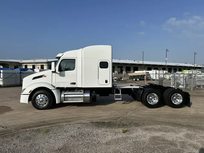 2023 Peterbilt 579