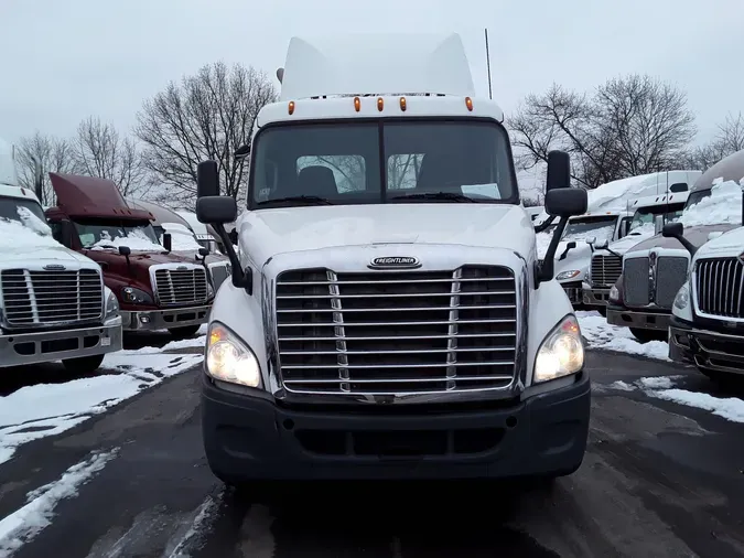 2015 FREIGHTLINER/MERCEDES CASCADIA 113