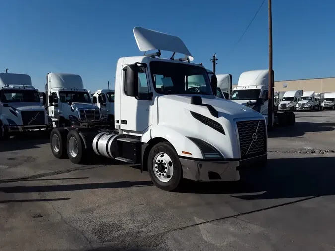 2019 VOLVO VNL64T-300