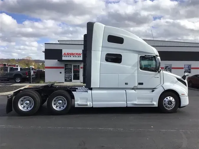 2019 VOLVO VNL760