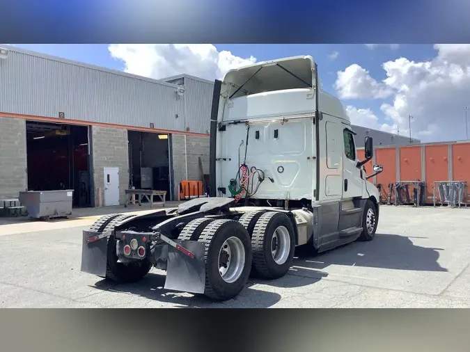 2020 Freightliner Cascadia 126