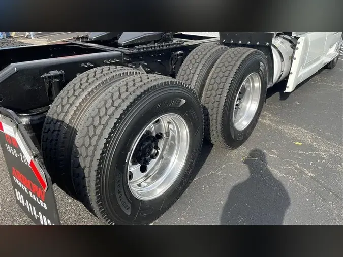 2020 VOLVO VNL760