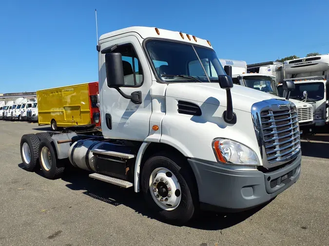 2017 FREIGHTLINER/MERCEDES CASCADIA 113