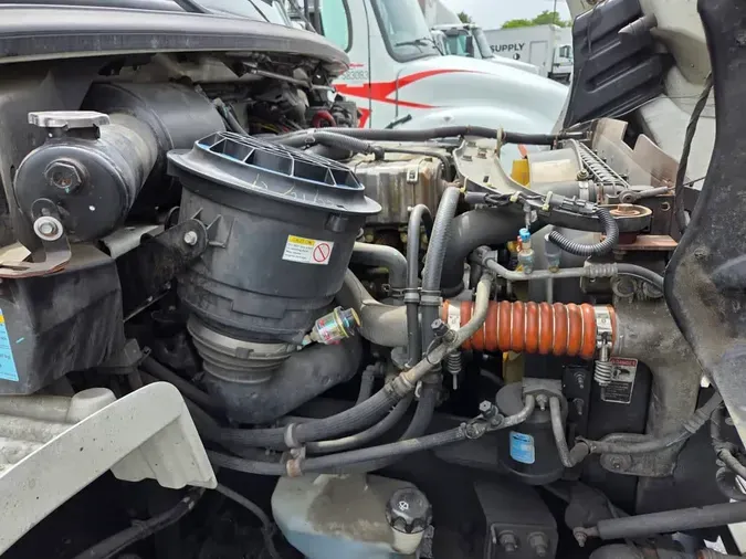 2018 FREIGHTLINER M2 106