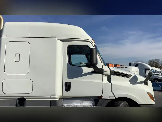 2020 Freightliner Cascadia 126