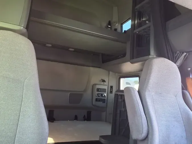 2020 NAVISTAR INTERNATIONAL LT625 SLPR CAB