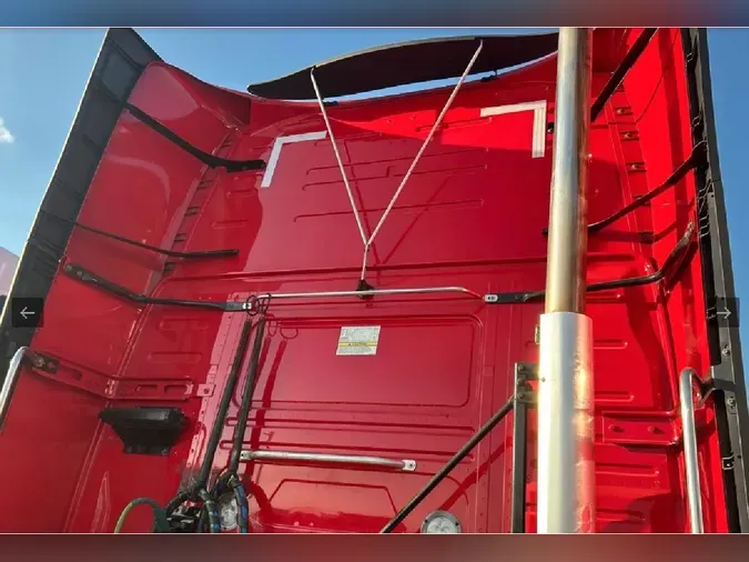 2022 VOLVO VNL64T760