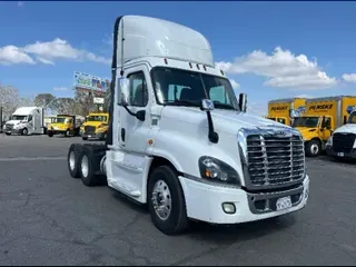 2016 FREIGHTLINER X12564ST