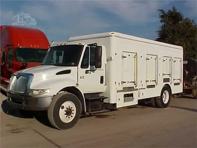 2004 INTERNATIONAL DURASTAR 4300