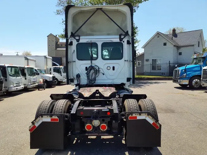 2019 FREIGHTLINER NEW CASCADIA 126