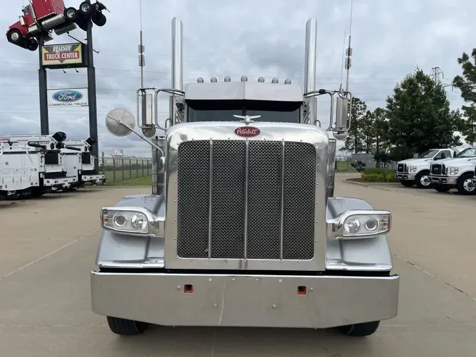 2022 Peterbilt 389