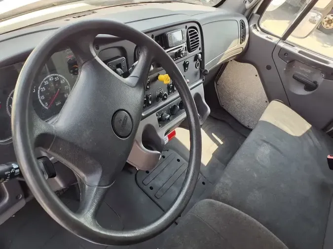 2018 FREIGHTLINER M2 106