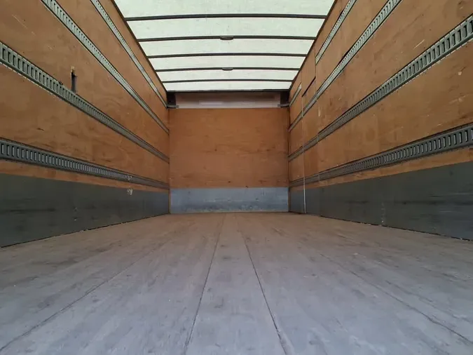 2018 FREIGHTLINER M2 106
