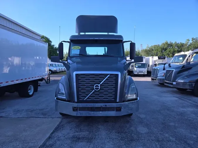 2019 VOLVO VNL64T-300