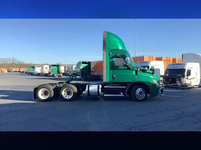 2020 Freightliner Cascadia 126