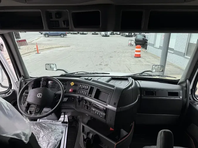 2021 VOLVO VNL64T760