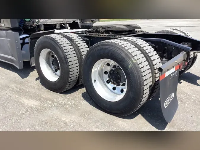 2021 Freightliner Cascadia 126