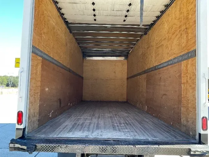 2016 FREIGHTLINER M2
