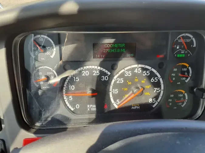2018 FREIGHTLINER M2 106