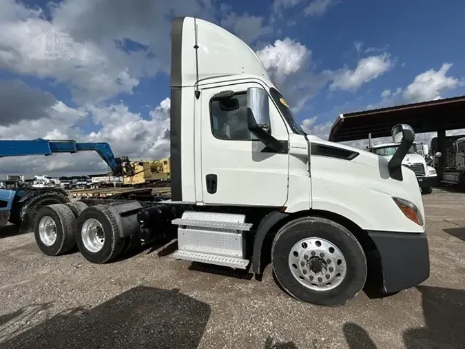 2020 FREIGHTLINER CASCADIA 126