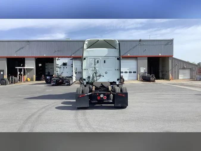 2021 Freightliner Cascadia 126