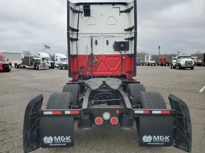 2020 FREIGHTLINER Cascadia 116
