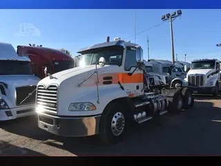 2017 MACK PINNACLE CXU613