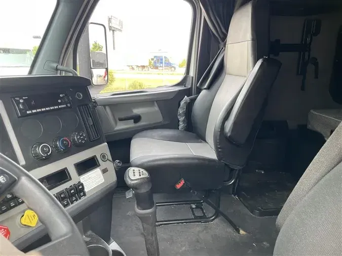 2022 FREIGHTLINER CA126